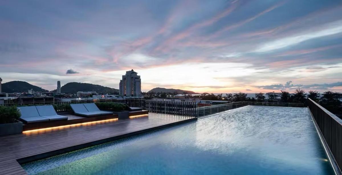 Patong Rooftop Pool Luxury Condo With Bathtub And Sofa Bed Big Balcony Exterior photo