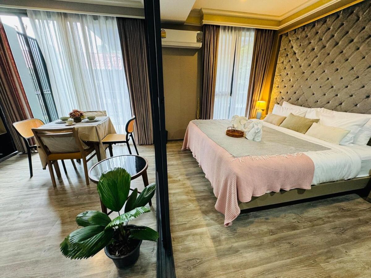Patong Rooftop Pool Luxury Condo With Bathtub And Sofa Bed Big Balcony Exterior photo